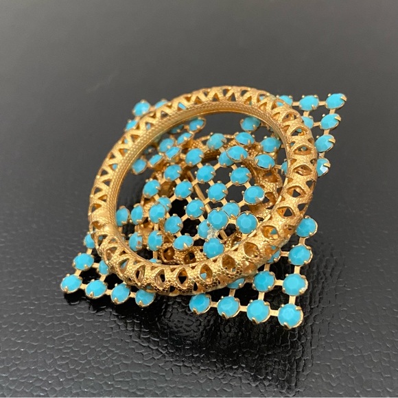 Vintage Unsigned Faux Turquoise Gold-tone Filigree Brooch - Picture 4 of 14